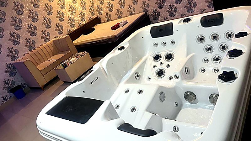 Jacuzzi suite