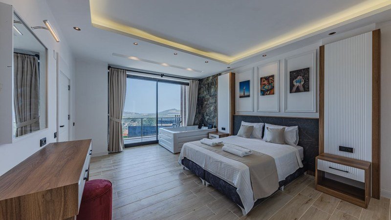 VVIP jacuzzi suite with private bed at Royal International Spa